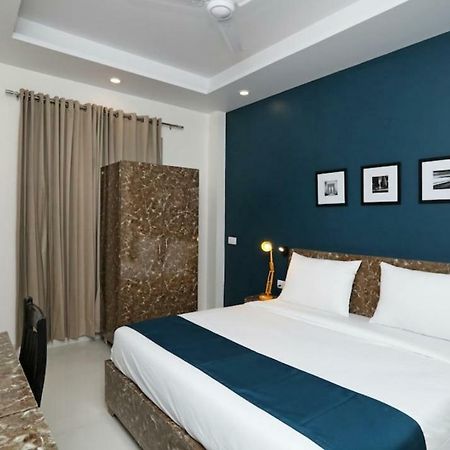 Hotel Galaxy Inn 구르가온 외부 사진