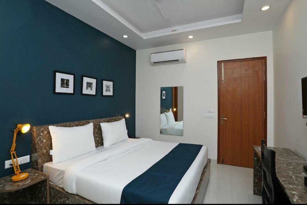 Hotel Galaxy Inn 구르가온 외부 사진