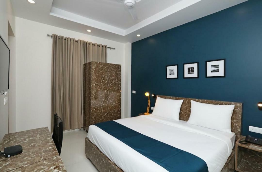 Hotel Galaxy Inn 구르가온 외부 사진