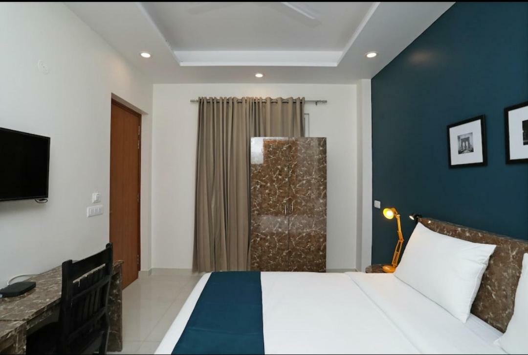 Hotel Galaxy Inn 구르가온 외부 사진