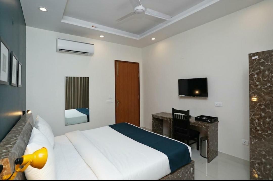 Hotel Galaxy Inn 구르가온 외부 사진