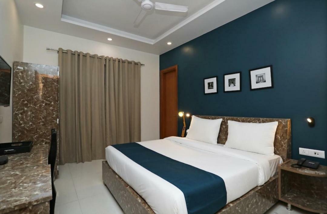 Hotel Galaxy Inn 구르가온 외부 사진