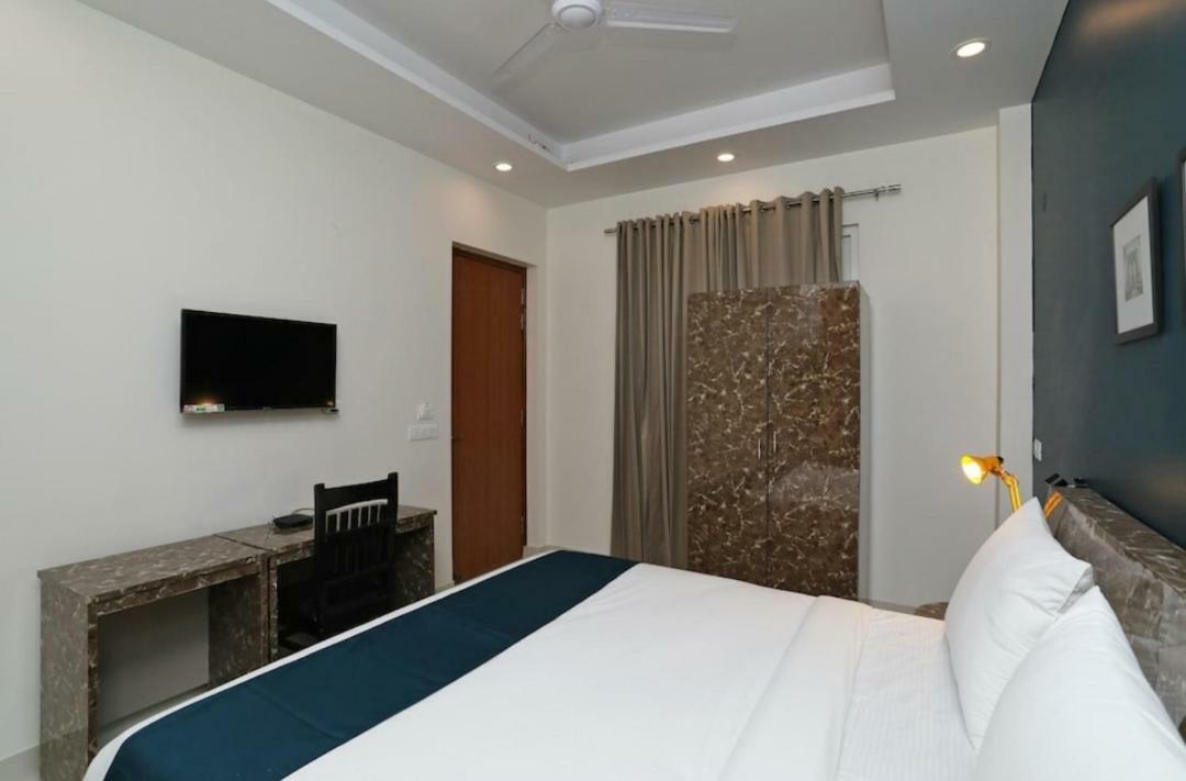Hotel Galaxy Inn 구르가온 외부 사진